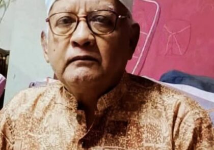নানার বাড়ির দীঘির পাড়ে কবরস্থানে চির নিন্দ্রায় শায়িত লেখক-গবেষক শিক্ষক নুরুল আজিজ চৌধুরী