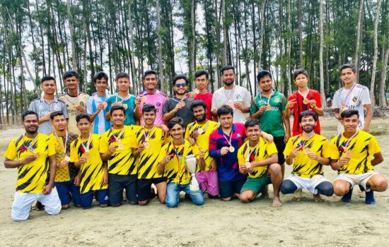 উখিয়ায় হাসিঘর ফাউন্ডেশন প্রীতি বীচ ফুটবল ম্যাচ অনুষ্ঠিত: ‘আলফা ফুটবল একাদশ’ ৪-৩ গোলে হারিয়েছে ‘ব্রাভো ফুটবল একাদশ’কে